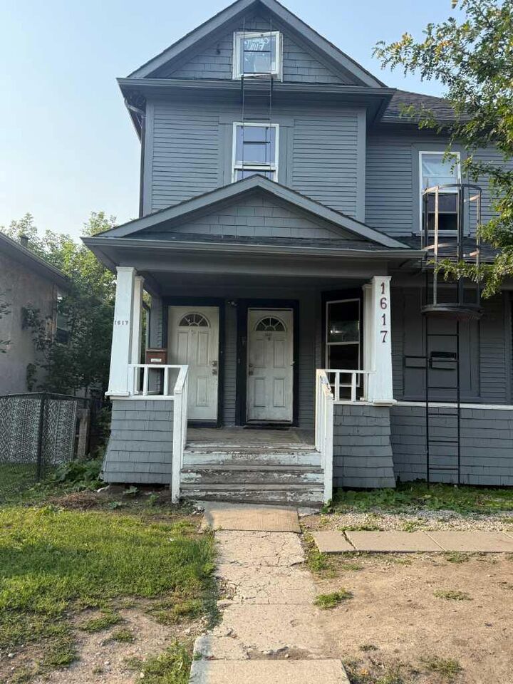 Property Photo: 1617 12 Avenue SW AB T3C 0R3