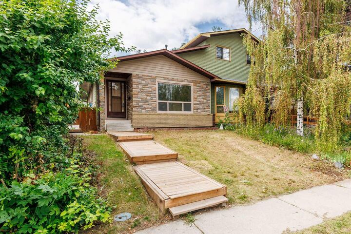 Property Photo:  13 Bernard Drive NW  AB T3K 2B4 