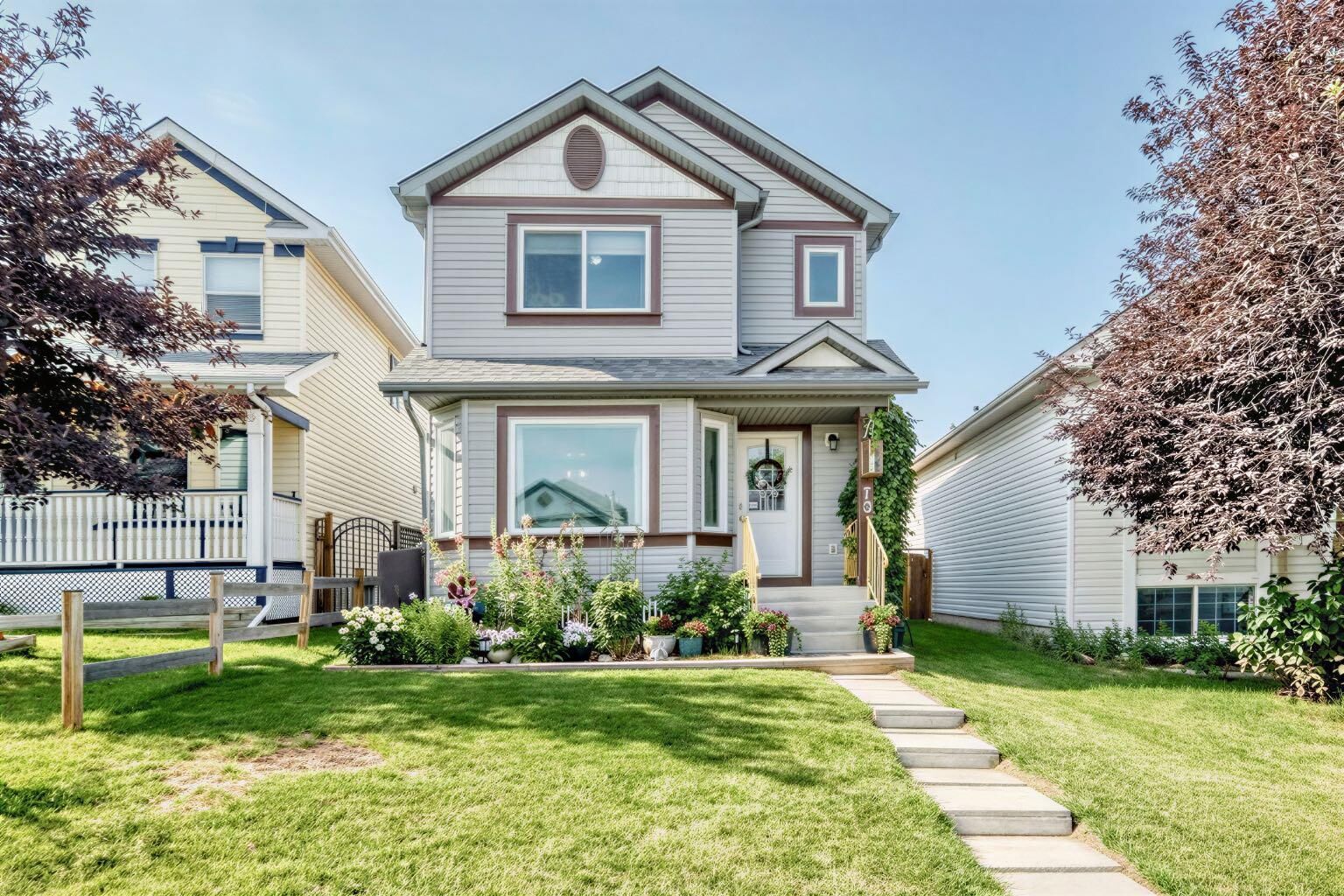 Property Photo: 79 Hidden Hills Way NW AB T3A 5Y3