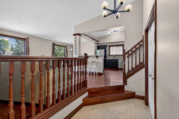 Property Photo: 196 Suncrest Way SE AB T2X 1W4