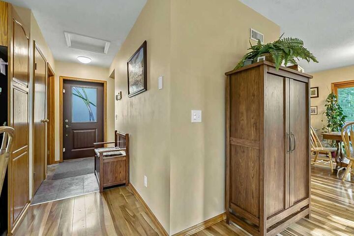 Property Photo:  652 North Royalite Way NE  AB T0L 2A0 