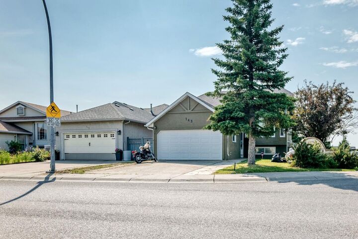 Property Photo: 143 Applewood Drive SE AB T2A 7B8