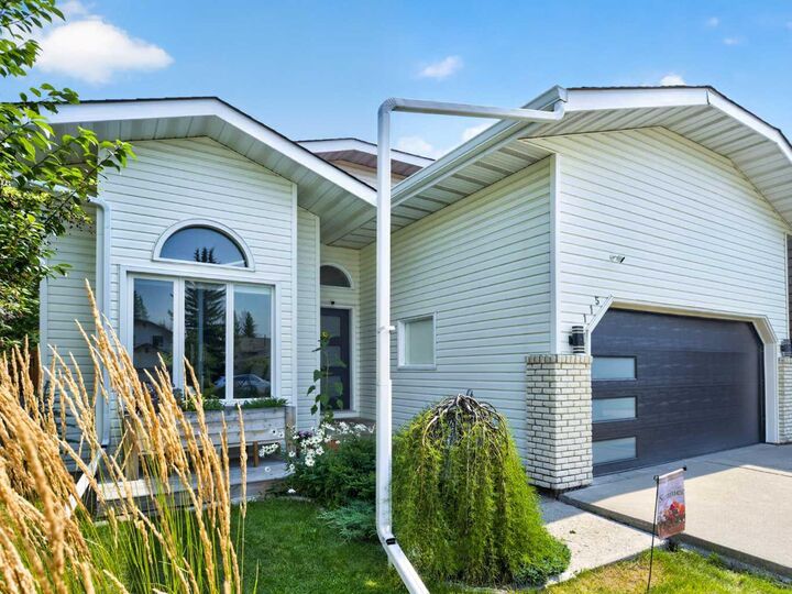 Property Photo:  115 Wood Valley Court SW  AB T2W 5S4 