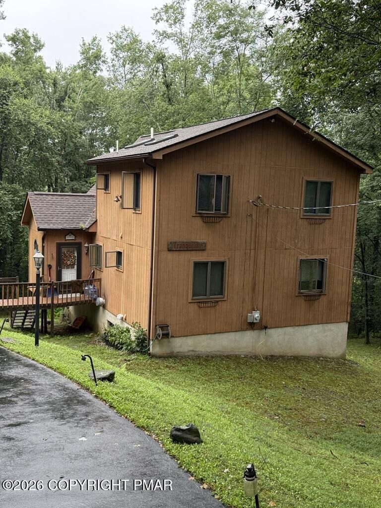 Property Photo:  5142 Autumn Lane  PA 18347 