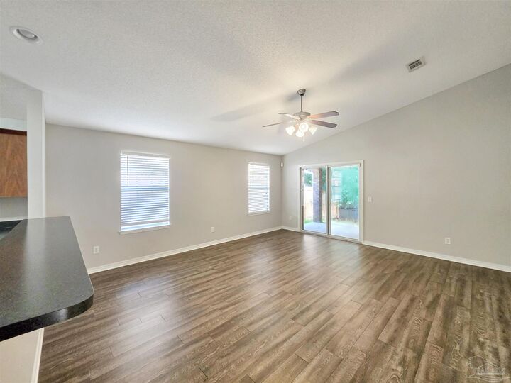 Property Photo: 690 Mozingo Ln FL 32514