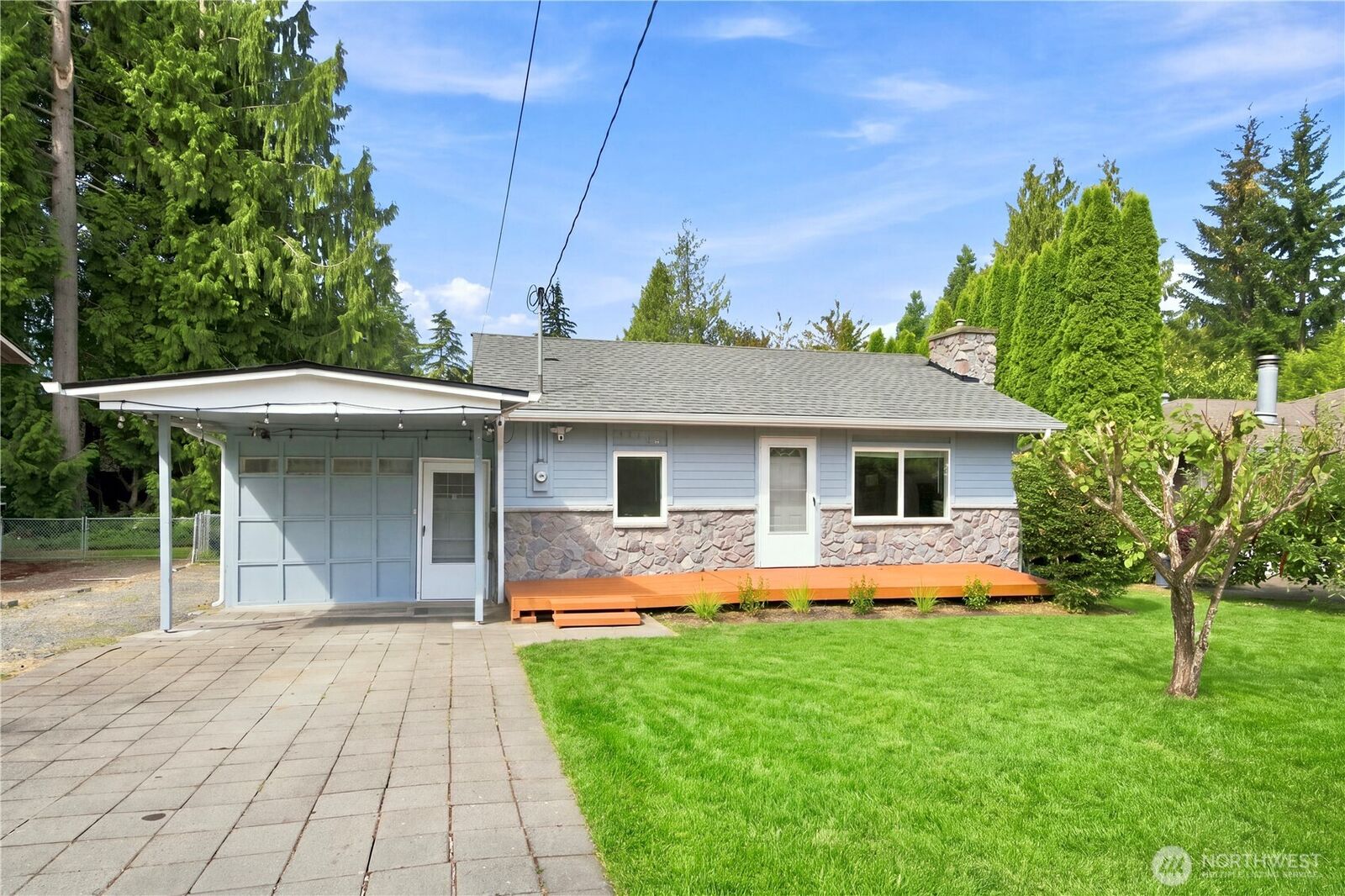 Property Photo: 14408 42nd Avenue W WA 98087