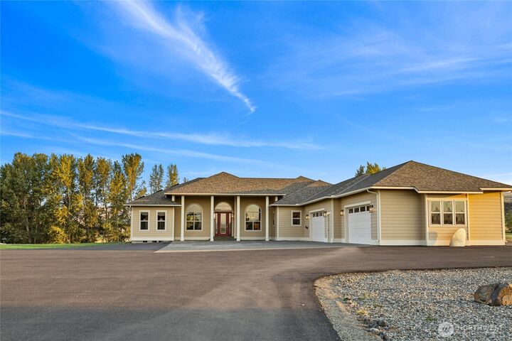 Property Photo:  240  Majestic Heights Drive  WA 98926 