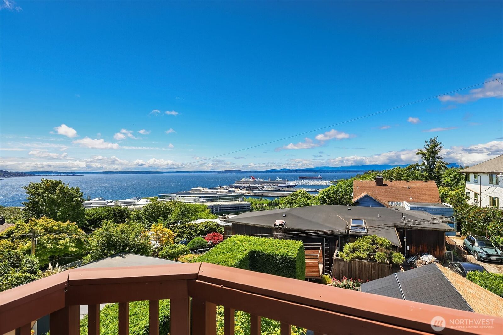 Property Photo: 1411 10th Avenue W WA 98119