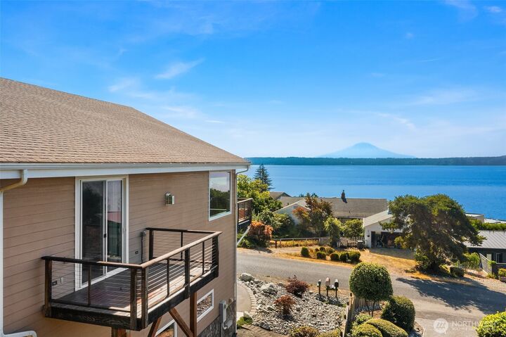 Property Photo:  25931  75th Avenue SW  WA 98070 