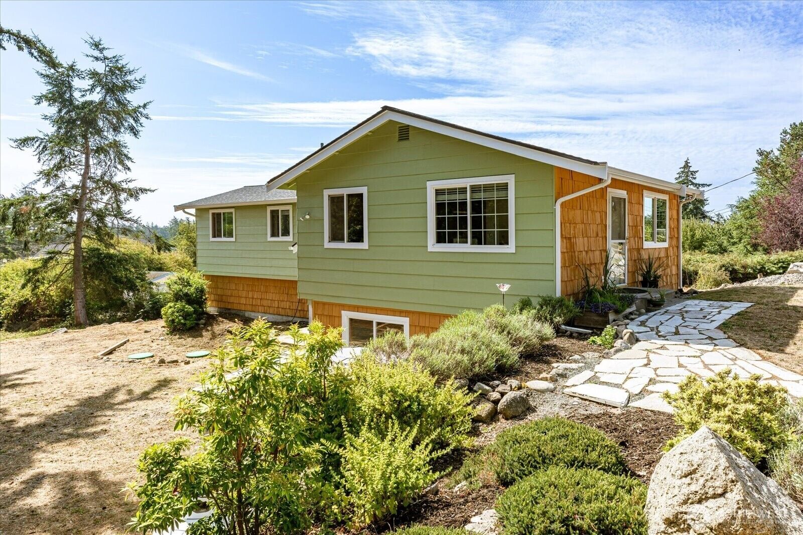 Property Photo: 1002 Carl Avenue WA 98277
