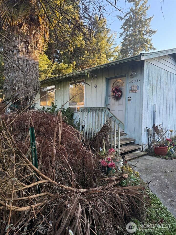 Property Photo:  20104  75th Avenue NE  WA 98028 
