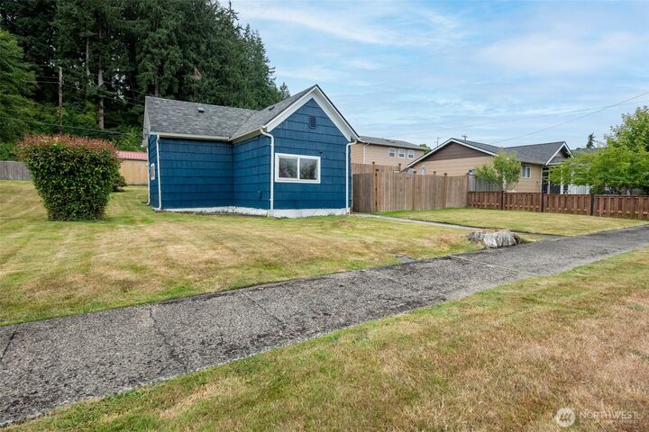 Property Photo:  1720  2nd Street  WA 98537 