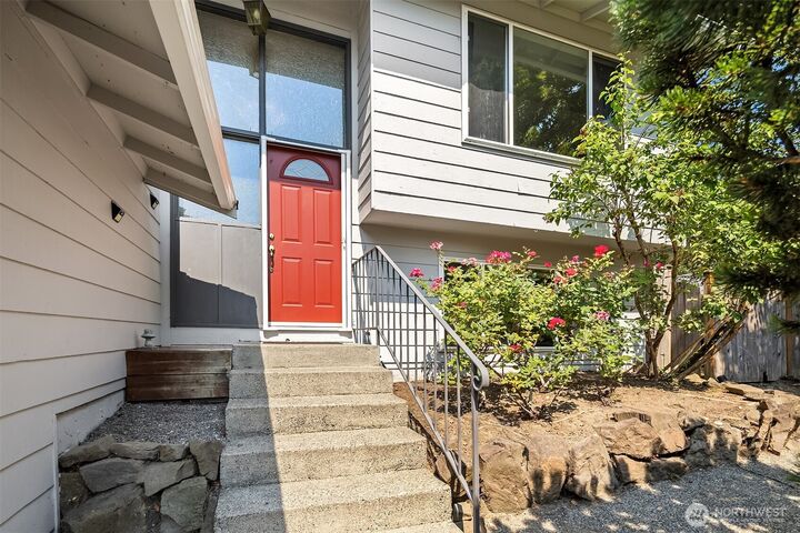 Property Photo: 12916 NE 136th Place WA 98034