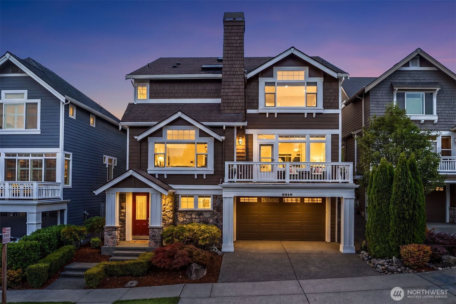 Property Photo:  6910  Pinehurst Avenue SE  WA 98065 