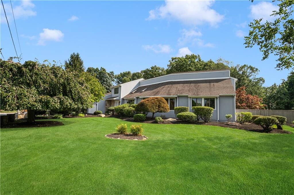 Property Photo:  30 Dutchess Drive  RI 02920 