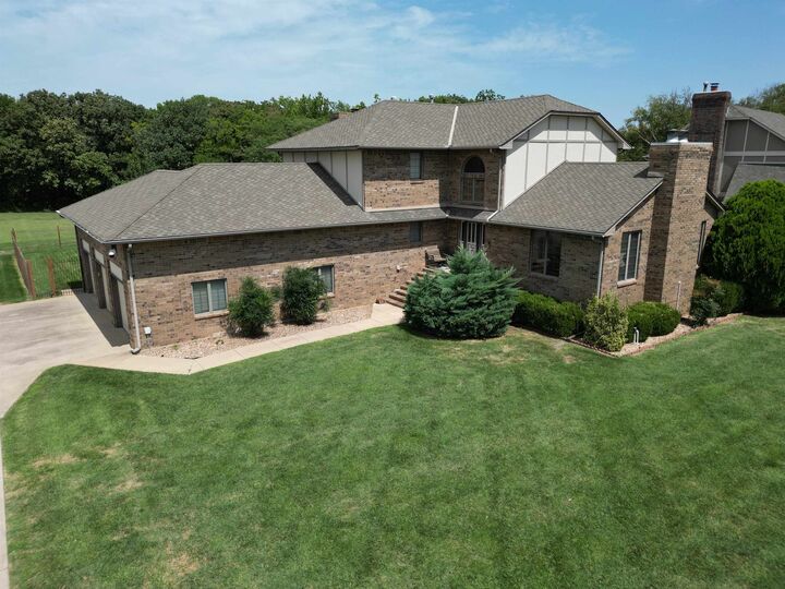 Property Photo:  1418 E Kay St  KS 67037 