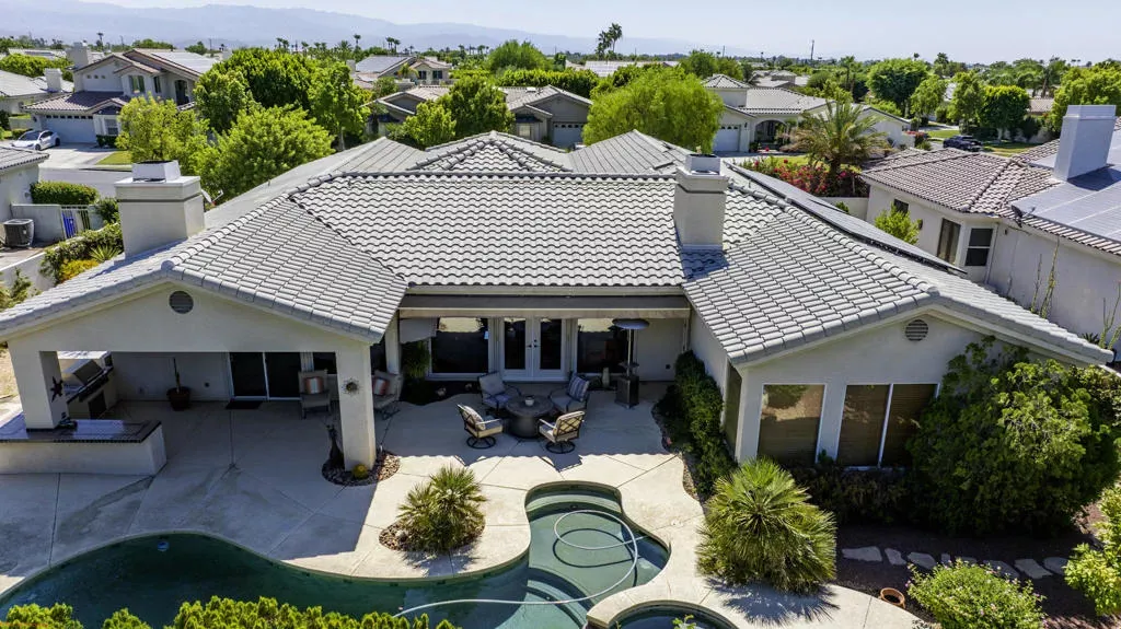 Property Photo:  19 Scarborough Way  CA 92270 