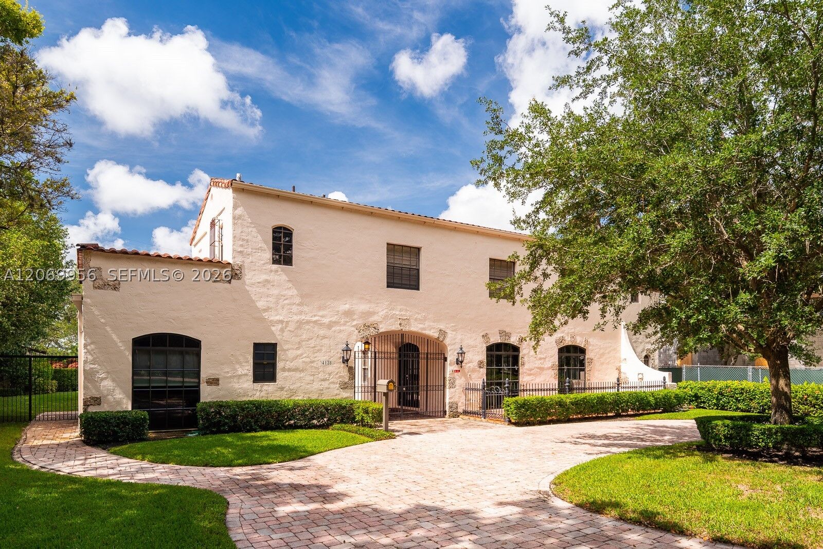 Property Photo:  4128 Pinta Ct  FL 33146 