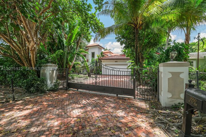 Property Photo:  6550 SW 75th Ter  FL 33143 