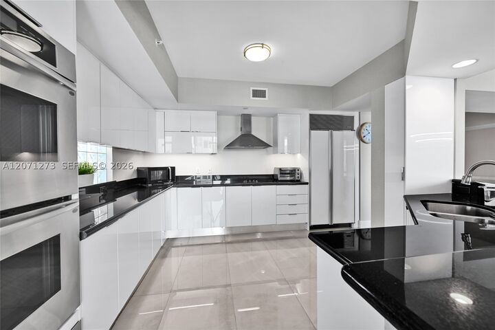 Property Photo:  3301 NE 183rd St 509  FL 33160 