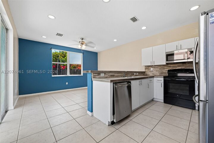 Property Photo:  1567 SE 20th Ave  FL 33035 