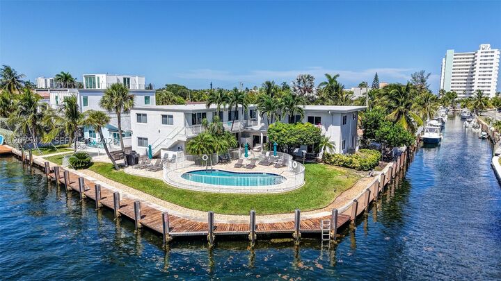 Property Photo: 1705 N Riverside Dr 2 FL 33062