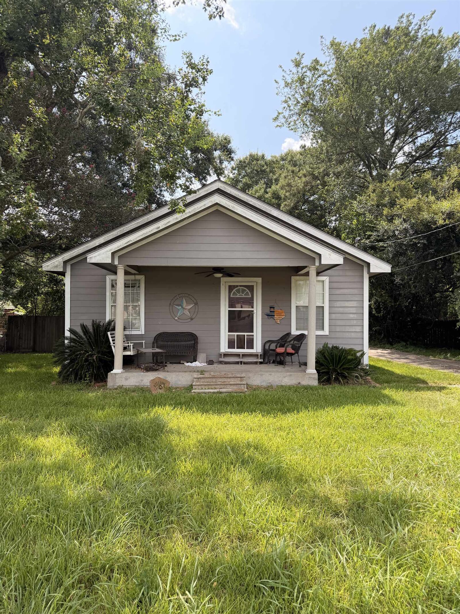 Property Photo: 1190 Glendale TX 77707
