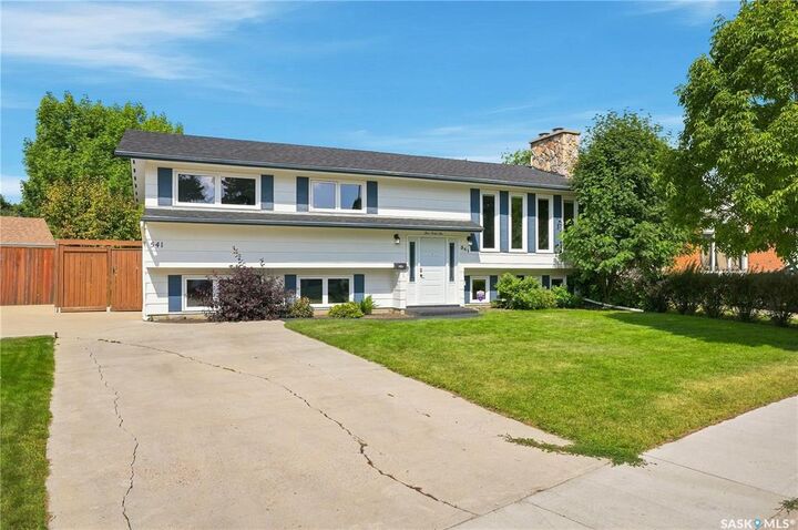 Property Photo:  541 Guelph Crescent  SK S7H 4R3 