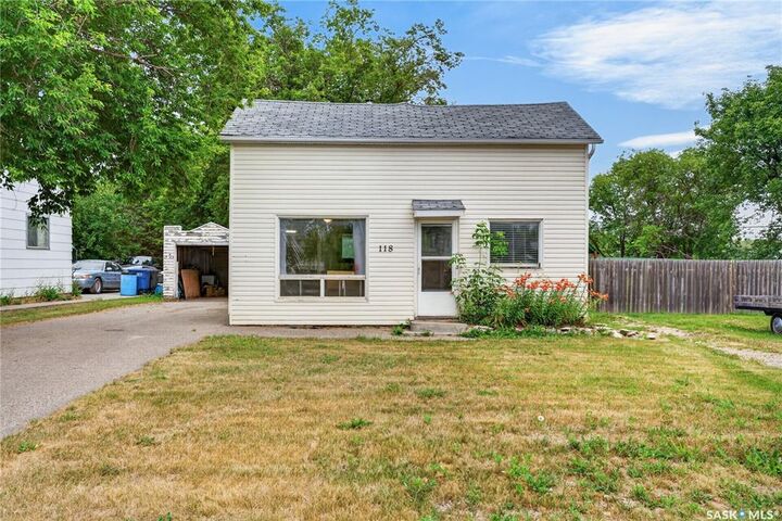 Property Photo:  118 9th Street  SK S0K 2A0 