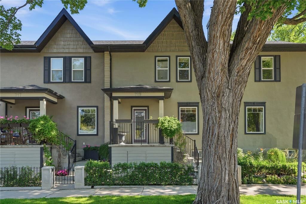 Property Photo:  719 14th Street E  SK S7N 0P6 