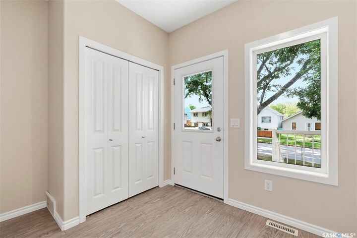 Property Photo:  532 J Avenue N  SK S7L 2K5 