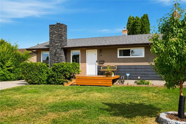 39 Brown Crescent — photo 1