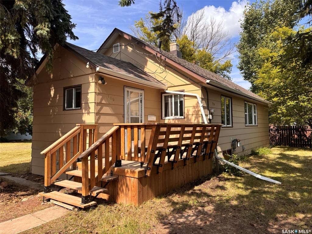 Property Photo:  119 1st Street  SK S0K 1E0 