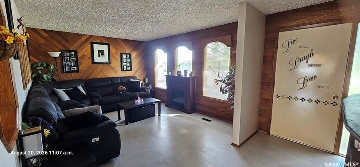 Property Photo:  713 1st Avenue  SK S0K 1B0 