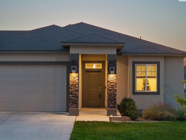 Property Photo:  2557 Morris Ave  WA 99352-5133 