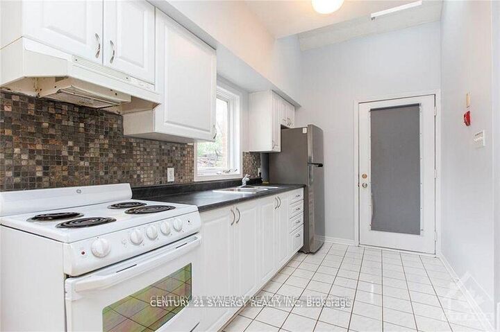 Property Photo: 450 Maclaren Street 11 ON K1R 5K6