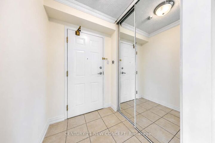 Property Photo: 250 Webb Drive 604 ON L5B 3Z4