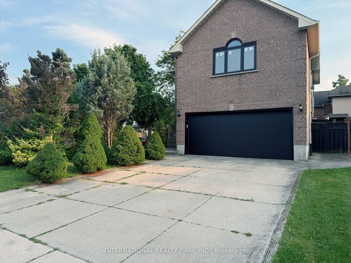43 Falconridge Drive — photo 1