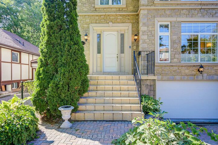 Property Photo: 133 Spring Garden Avenue ON M2N 3G6