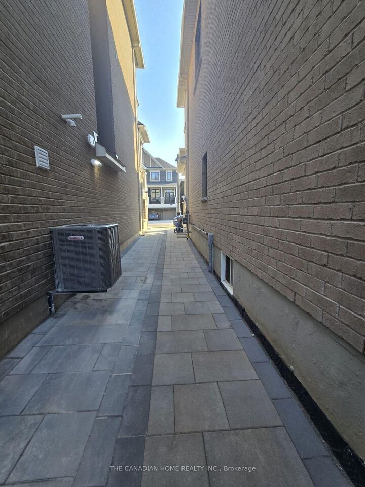 Property Photo: 3155 Travertine Drive ON L6M 5N7