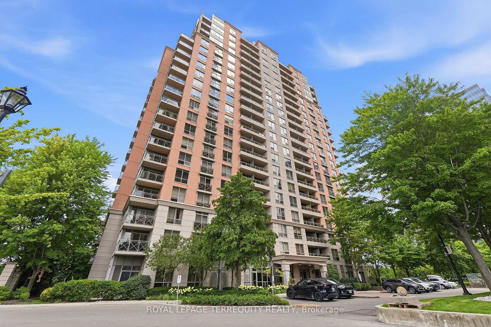 Property Photo: 5229 Dundas Street W 405 ON M9B 6L9