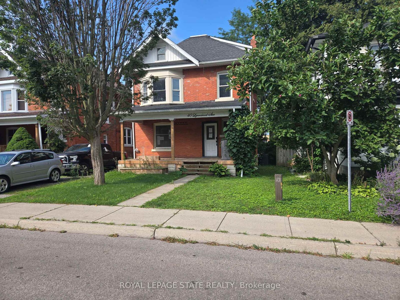 Property Photo: 40 Lynnwood Avenue ON N3Y 2V6
