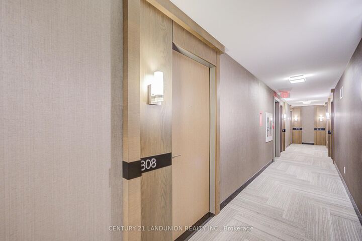 Property Photo:  18 Uptown Drive 808  ON L3R 5M5 