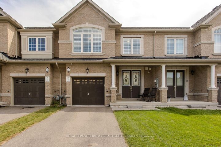11 Cooley Grove — photo 1