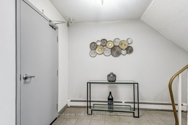 Property Photo:  6 Shettleston Drive 302  ON N3H 5E7 