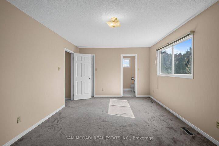 Property Photo: 6200 Prairie Circle ON L5N 5Y4
