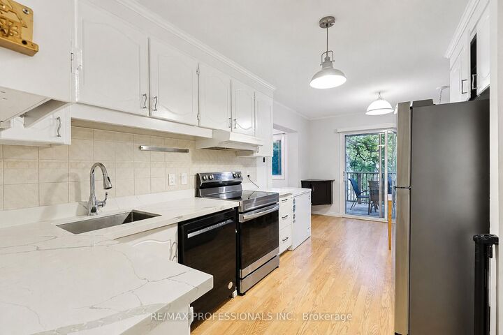 Property Photo: 7030 Copenhagen Road 51 ON L5N 2P3