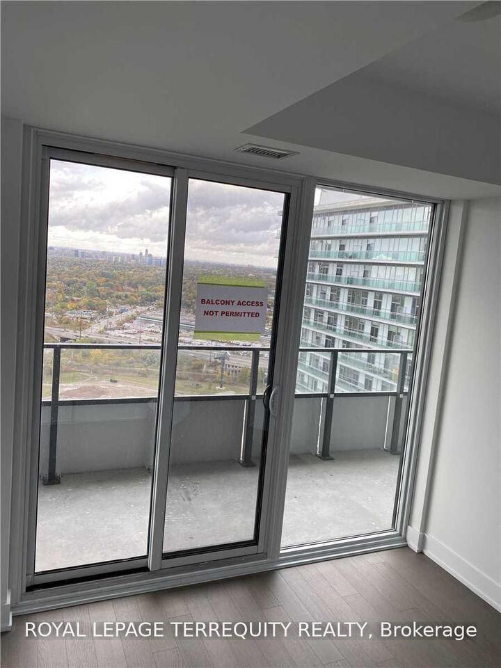 Property Photo: 20 Shore Breeze Drive 3904 ON M8V 0C7