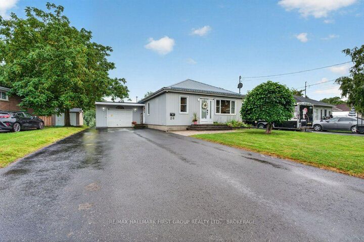 Property Photo:  20 Drennan Street  ON K7K 2R8 