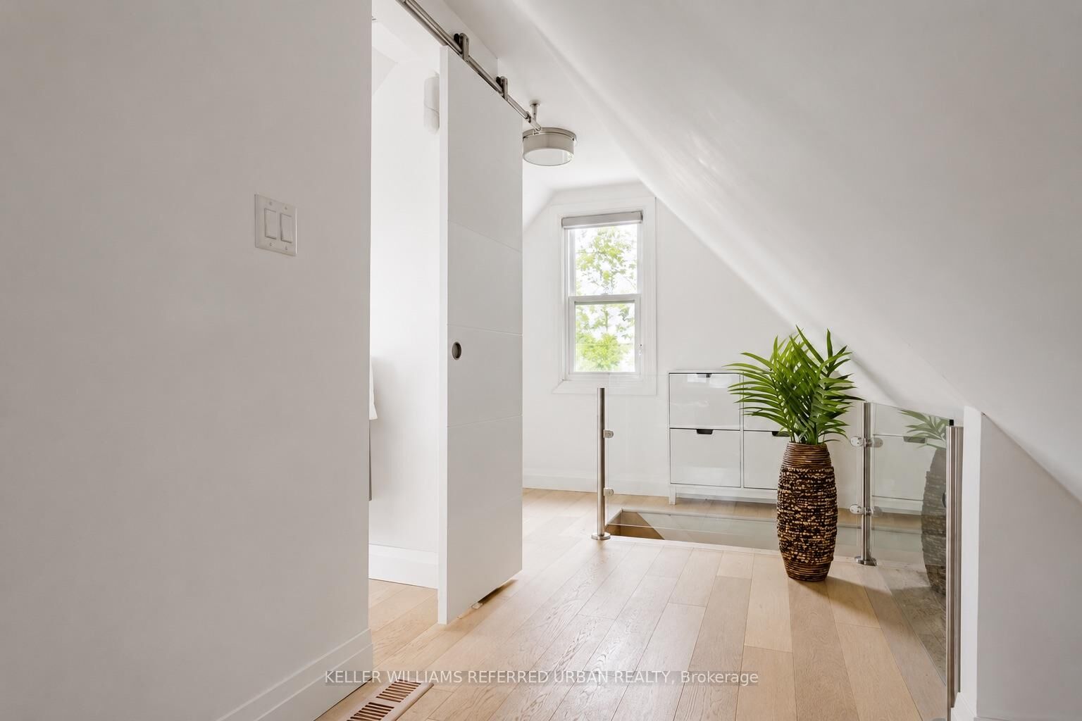 Property Photo:  50 Frater Avenue  ON M4C 2H6 